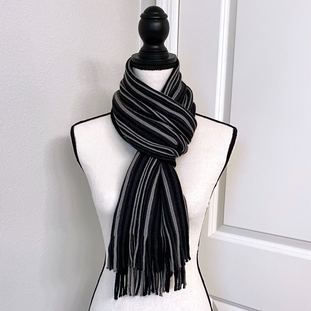 APT.9 Black and Gray Scarf